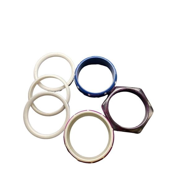 Retro set of 6 plastic acrylic bangle bracelets in black white purple and blue - Picture 2 of 7